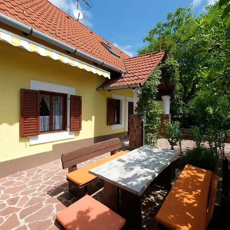 Casa vacanze Panoráma Szentbekkalla
