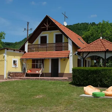 Casa de Férias Panoráma Szentbekkalla